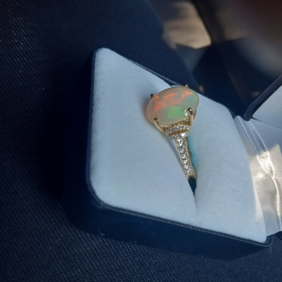 Effy 14k gold opal and 1/4 ctw diamond ring - Picture 2 of 8